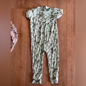 Kate Quinn bamboo leaf print pajama one piece in 2T